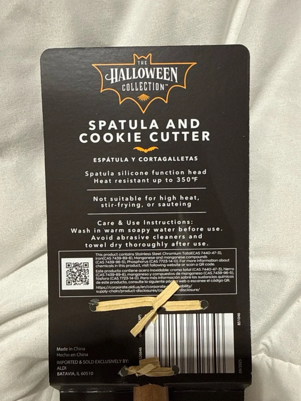 NWT Crofton Halloween Spider Web Spatula and Cookie Cutter